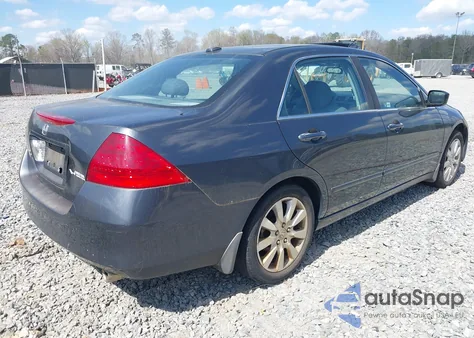 2006 Honda Accord 3.0 Ex z USA, uszkodzony, nr VIN 1HGCM66596A022901